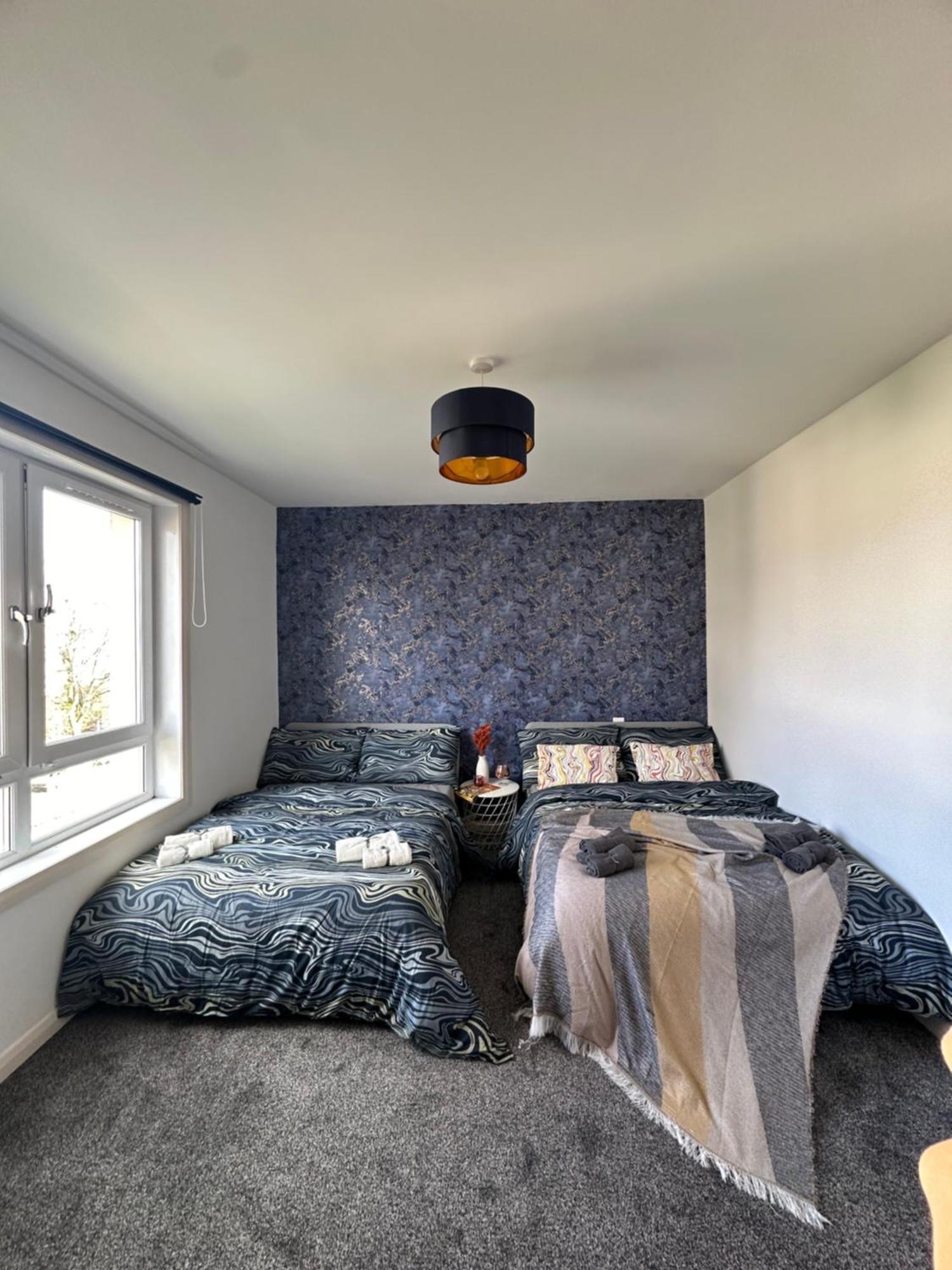 Glasgow Modern Style Home , Separate Entrance Luaran gambar