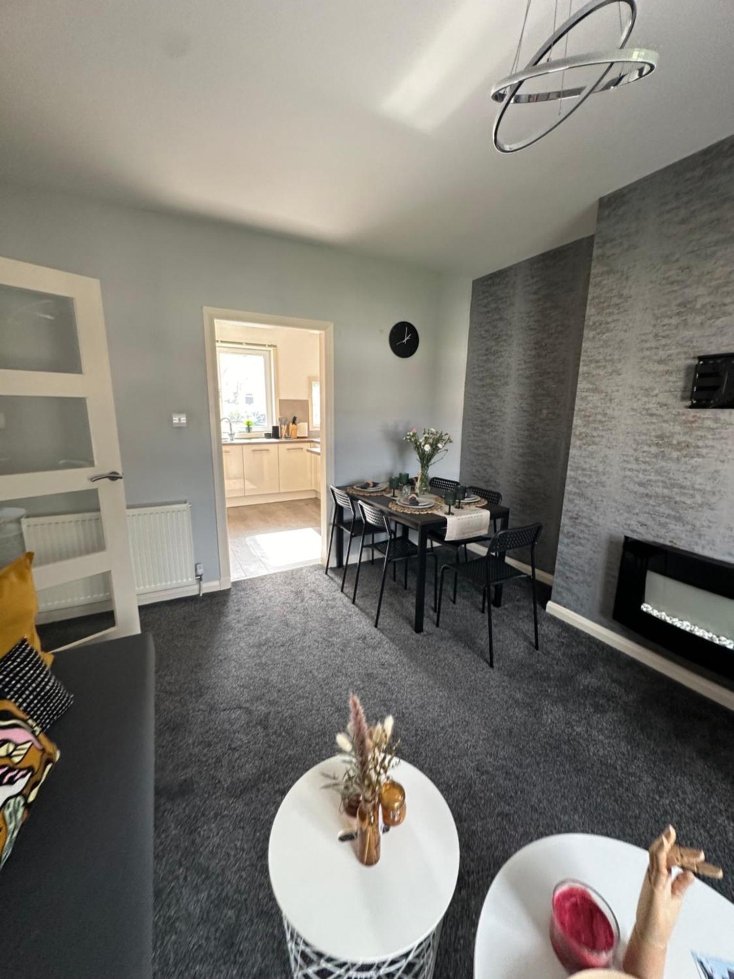 Glasgow Modern Style Home , Separate Entrance Luaran gambar