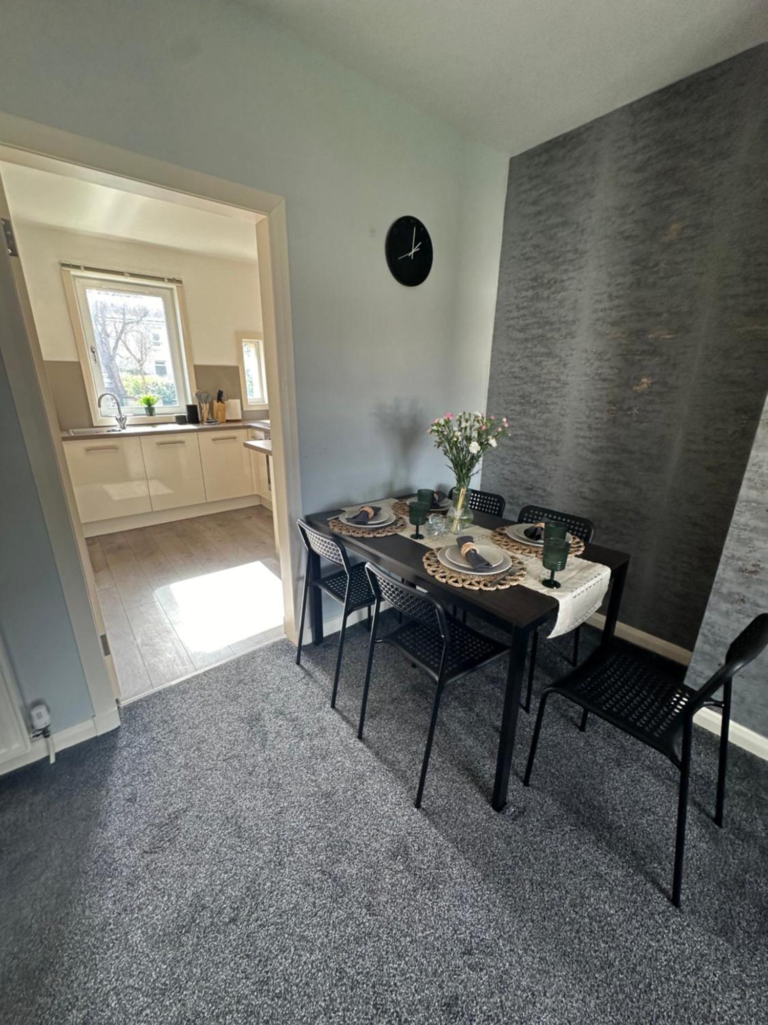 Glasgow Modern Style Home , Separate Entrance Luaran gambar